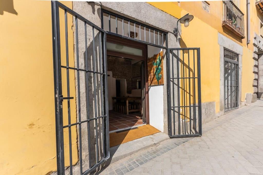 Encantador Apartamento En Calle Segovia Madrid Extérieur photo